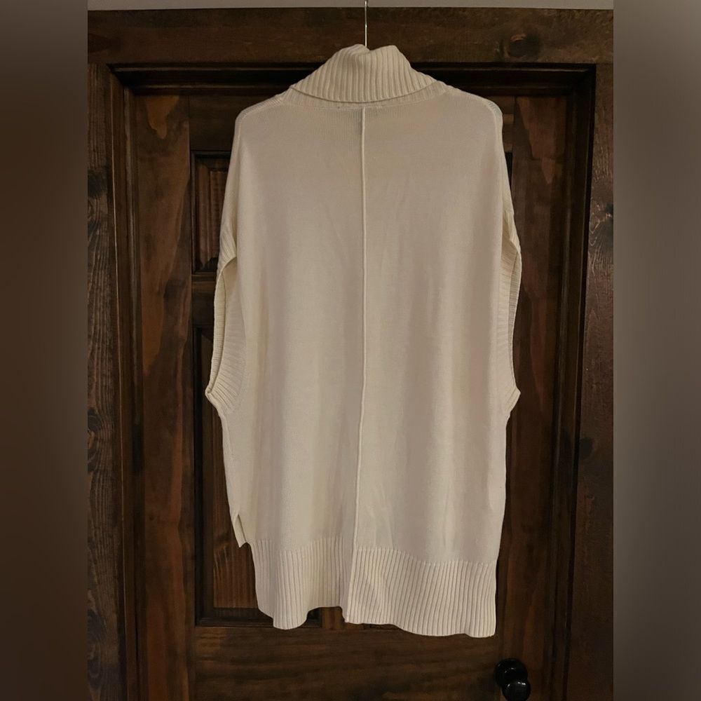 BCBG MAXAZRIA Ivory Womens Sleeveless Knit Turtleneck Sweater Size M/L - Picture 3 of 4